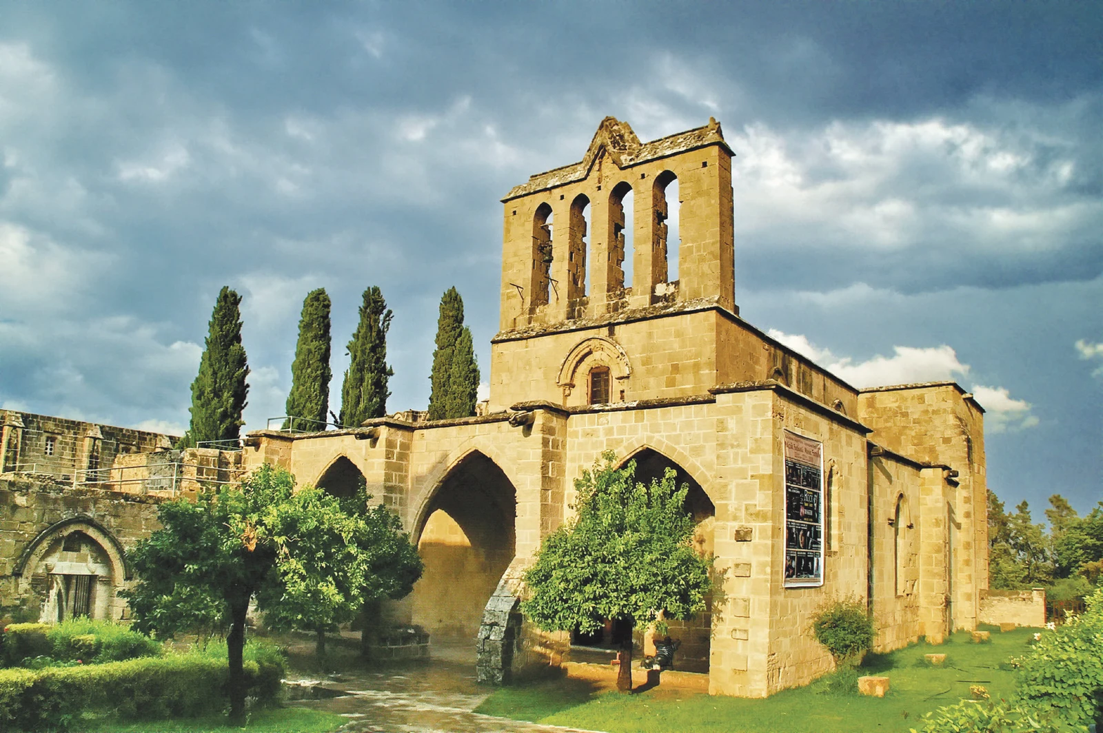 Bellapais Manastırı (Gotik Mimari Sanat Harikası) Gezi İpuçları İç Görsel 2
