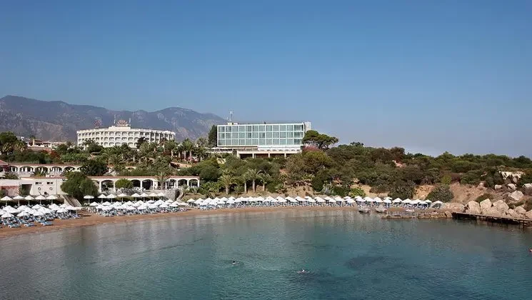 Denizkızı Royal Hotel Havuz ve Sahil