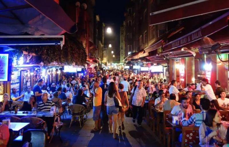 Gazimağusa Barlar Sokağı Gece Hayatı Rehberi - Atmosfer ve Eğlence