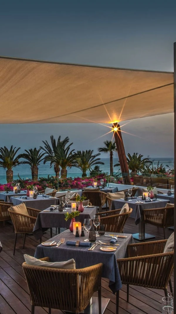 Gazimağusa Gece Deniz Manzaralı Barlar ve Lounge Tesisler - Mekan ve Gece Görseli