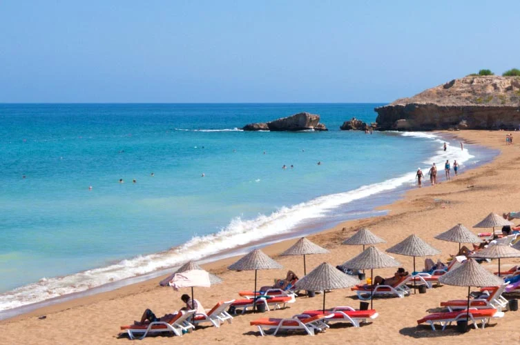 Gazimağusa Sahil Şeridinde Sunset Bar ve Plaj Keyfi İç Görsel 1