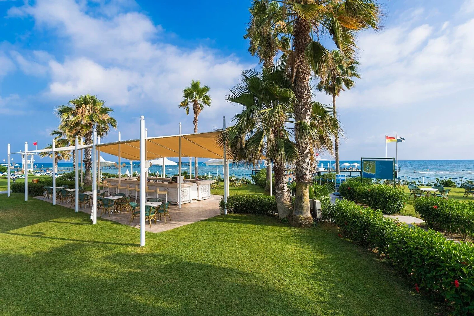 Gazimağusa Sahil Şeridinde Sunset Bar ve Plaj Keyfi
