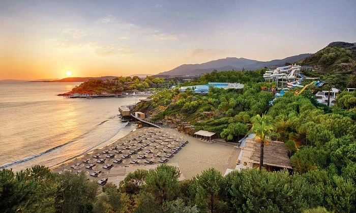 Alsancak Aile Otelleri Havuz ve Güneşlenme Terasları