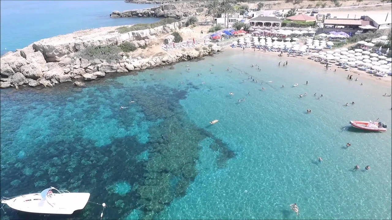 Girne Alsancak Club Loca ve Stand Rezervasyon İpuçları - Mekan ve Gece Görseli