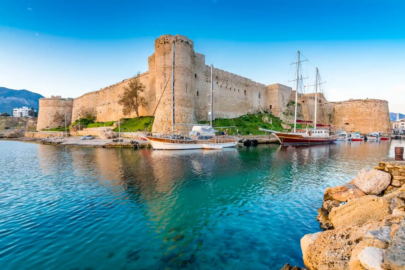 Girne Antik Liman Taş Sokakları ve Tarihi Yürüyüş Rotaları