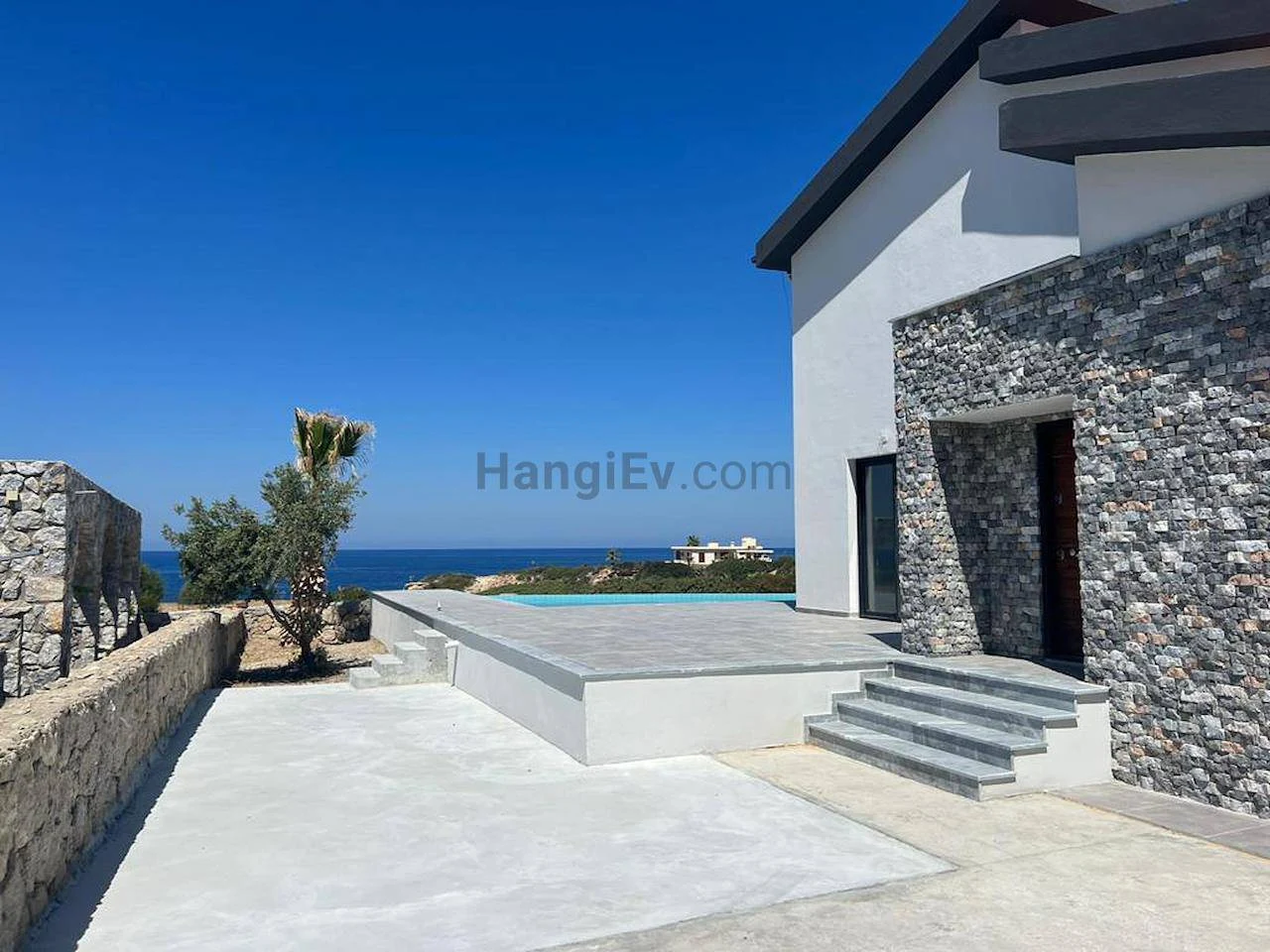 Girne Bahçeli Koyu ve Saklı Taş Sahiller İç Görsel 2
