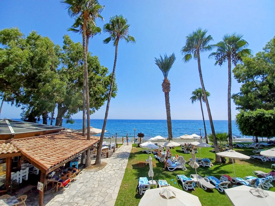 Girne Köseoğlu ve Çatalköy Bölgesi Eğlence Mekanları - Mekan ve Gece Görseli