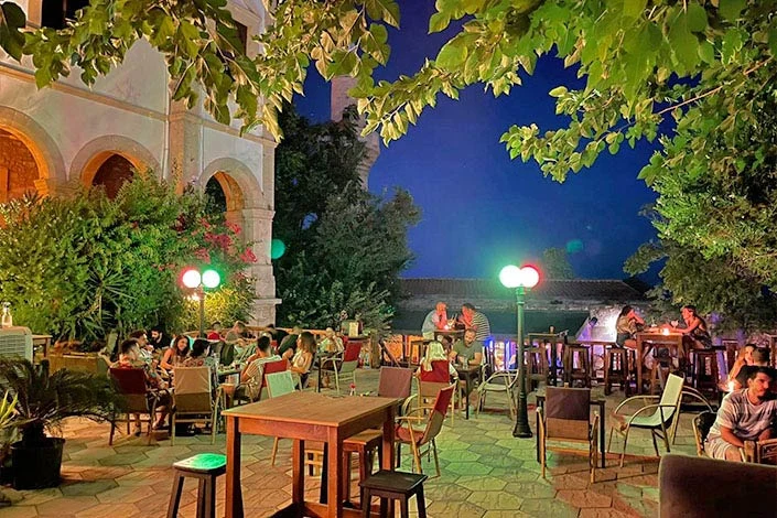 Girne Chesterfield Lounge & Bar İş Çıkışı ve Gece Saatleri
