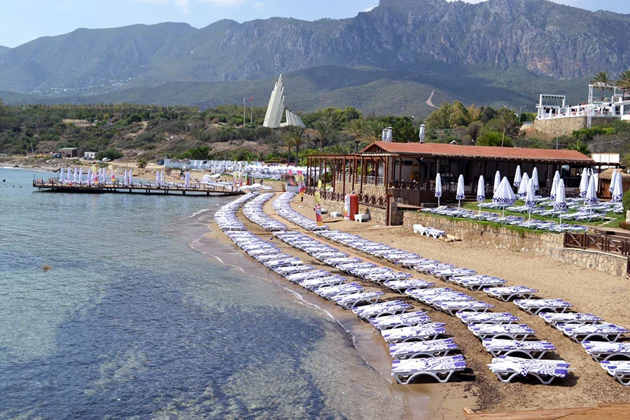 Girne Escape Beach Club (Yavuz Çıkarma Plajı) Deniz ve Eğlence İç Görsel 1