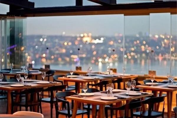 Girne Esentepe Bölgesi Akşam Yemeği ve Sakin Bar Mekanları - Atmosfer ve Eğlence