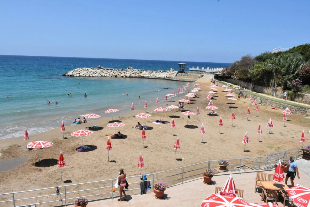 Girne Karaoğlanoğlu Kervansaray Beach Bar Gece Müzikleri