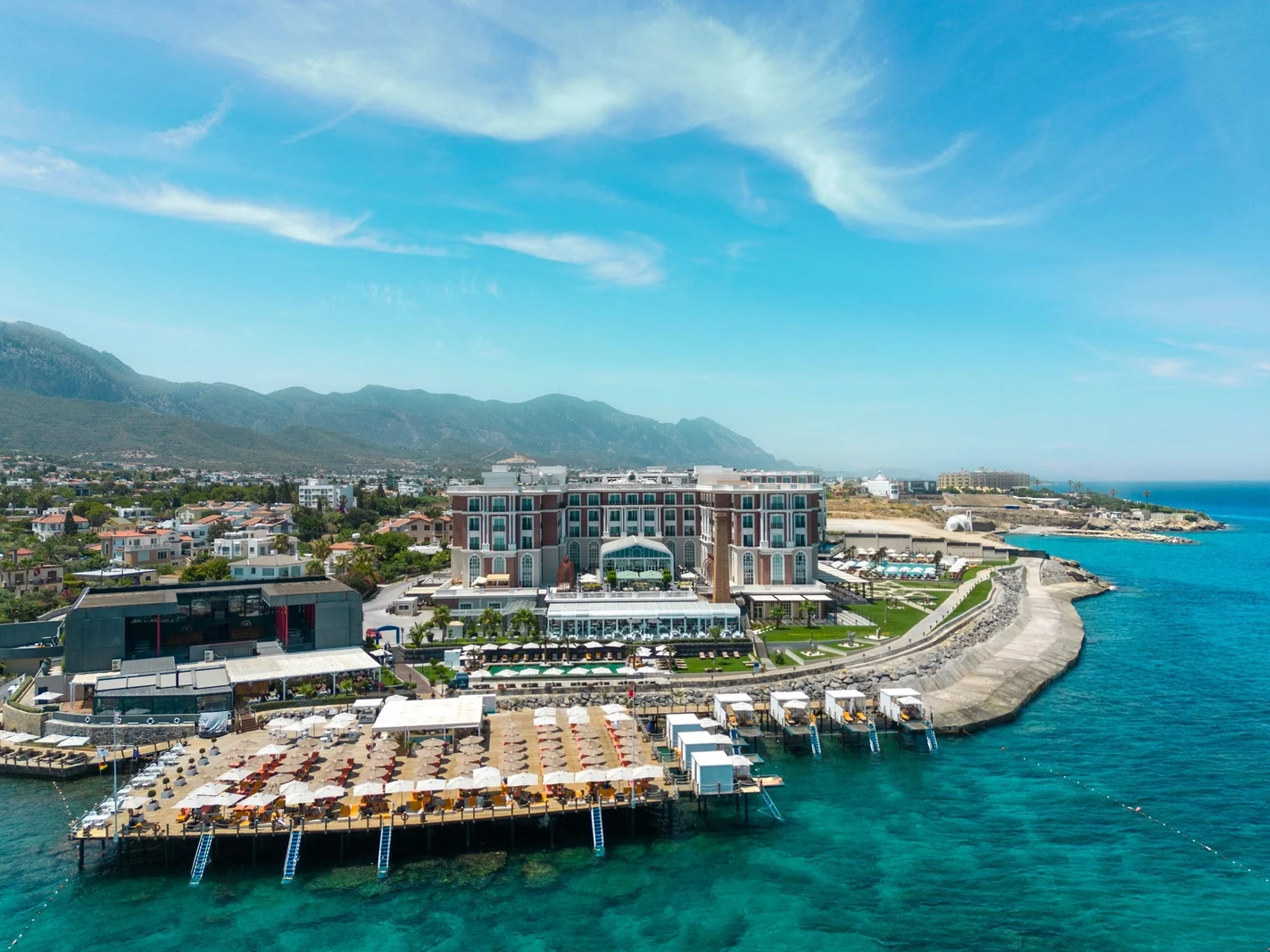 Girne Karaoğlanoğlu Bölgesi Sahil Barları ve Gece Partileri