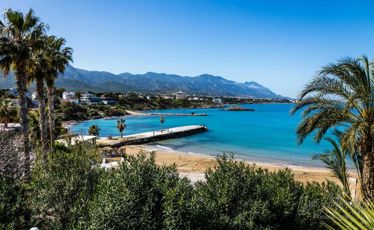 Girne Kervansaray Beach (Şehir Merkezine Yakın Kumsal)