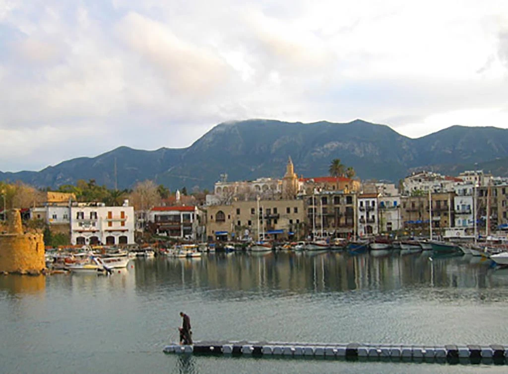 Girne Küçük Erenköy Kumsalı ve Balıkçı Limanı