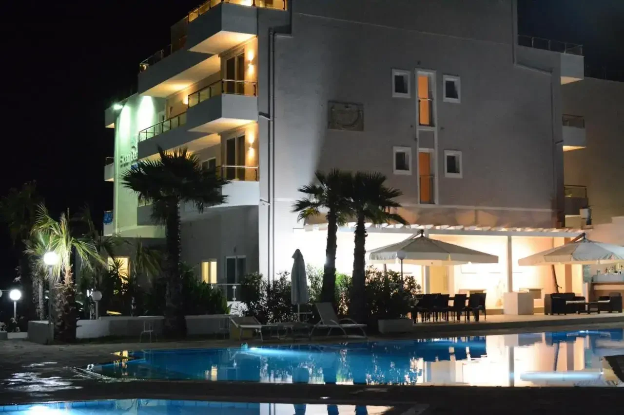 Girne Liman Yürüyüş Otelleri Tesis Mimarisi ve Genel Atmosfer