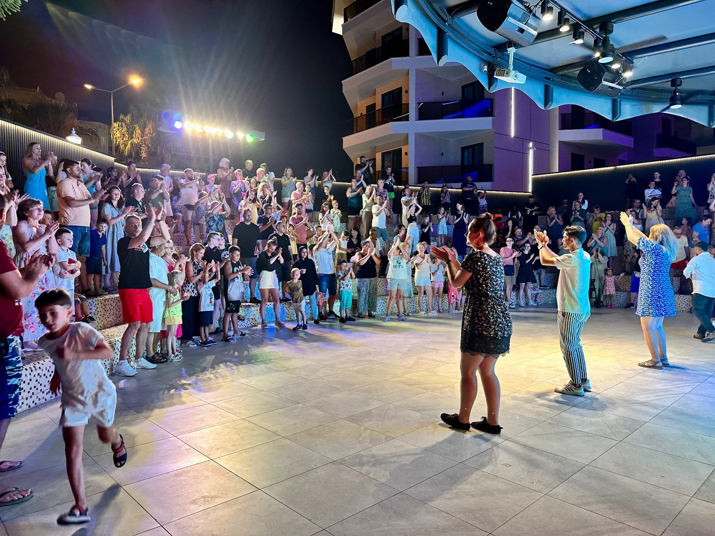 Girne Marina Gece Yürüyüş Rotaları ve Eğlence Durakları - Mekan ve Gece Görseli