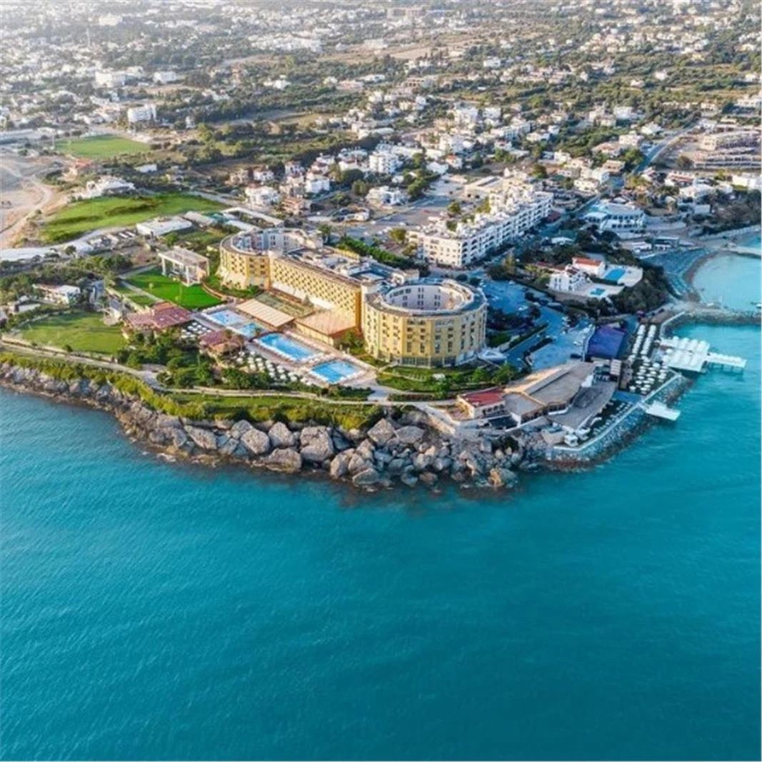 Girne Merit Park Beach & Rocks Bar Sahil Şeridi