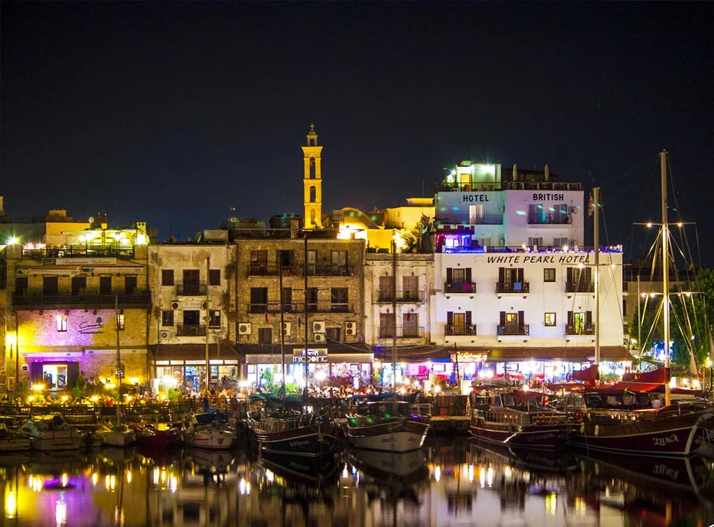 Girne Merkez Gece Yürüyüşü ve Işıklandırılmış Sokaklar - Mekan ve Gece Görseli