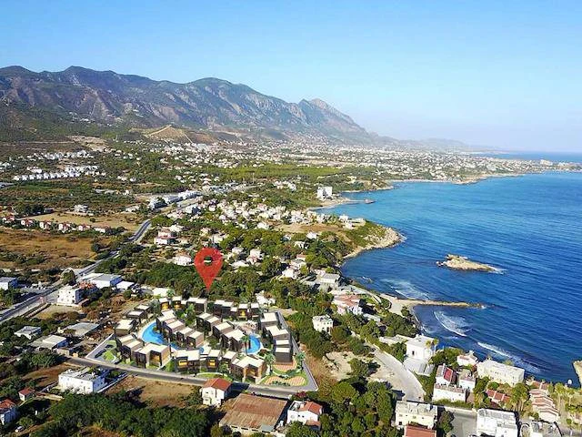 Servisli Girne Otelleri Havuz ve Güneşlenme Terasları