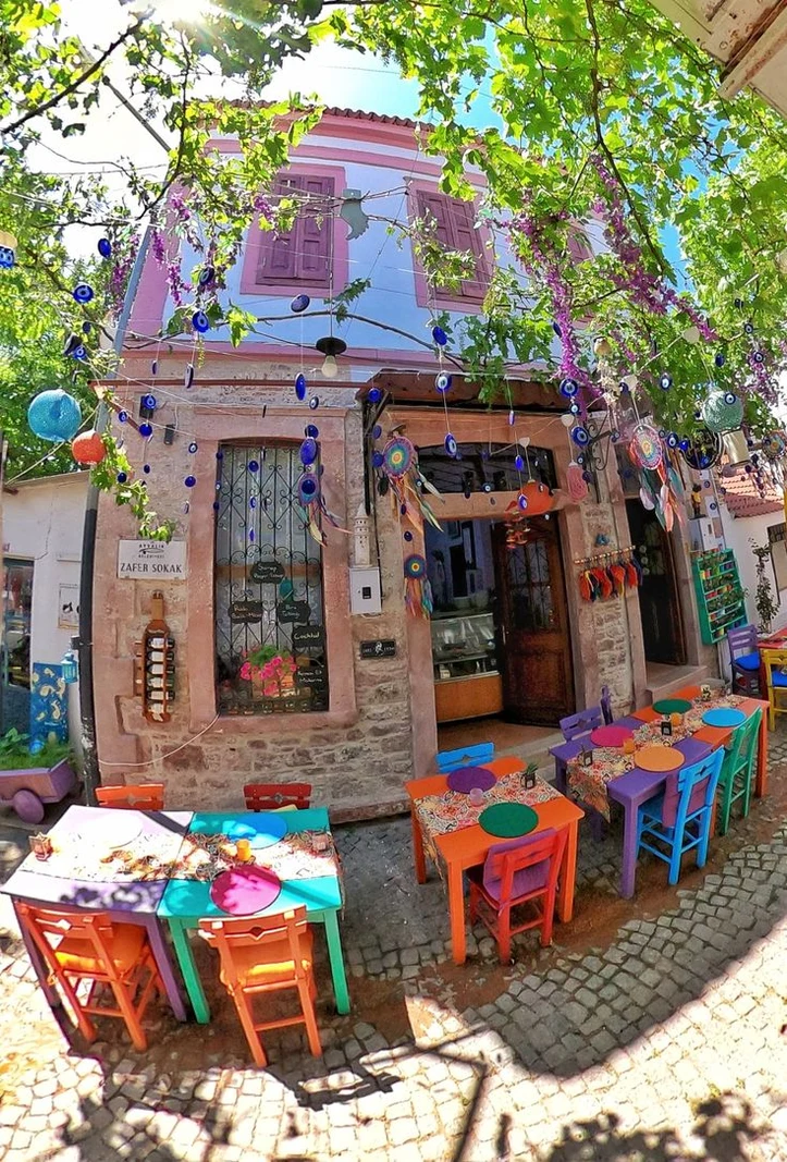 Girne Ozanköy Bölgesi Şirin Publar ve Bahçe Barları - Atmosfer ve Eğlence