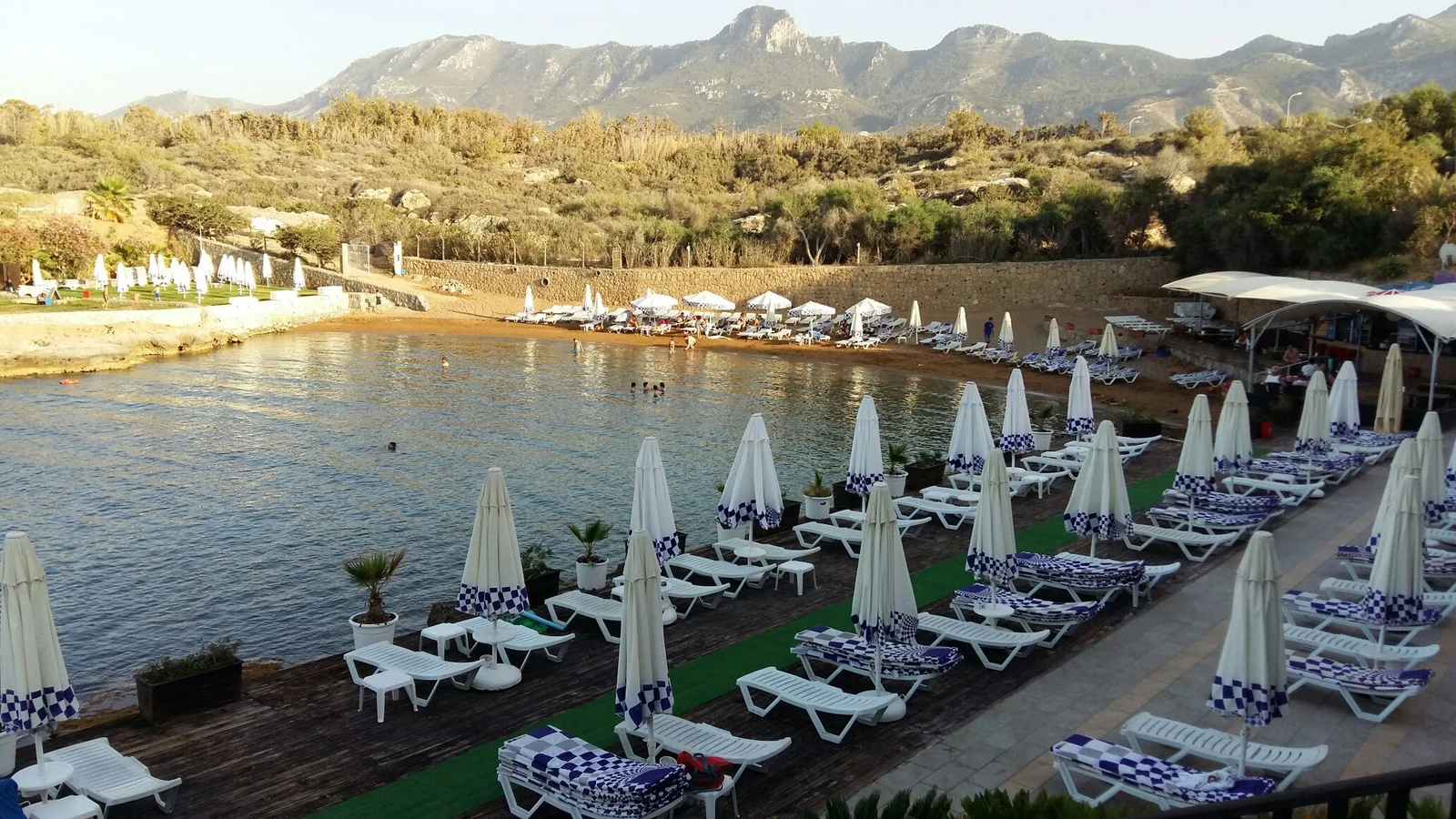 Girne Shayna Beach Club (Çatalköy Balık & Deniz Keyfi)