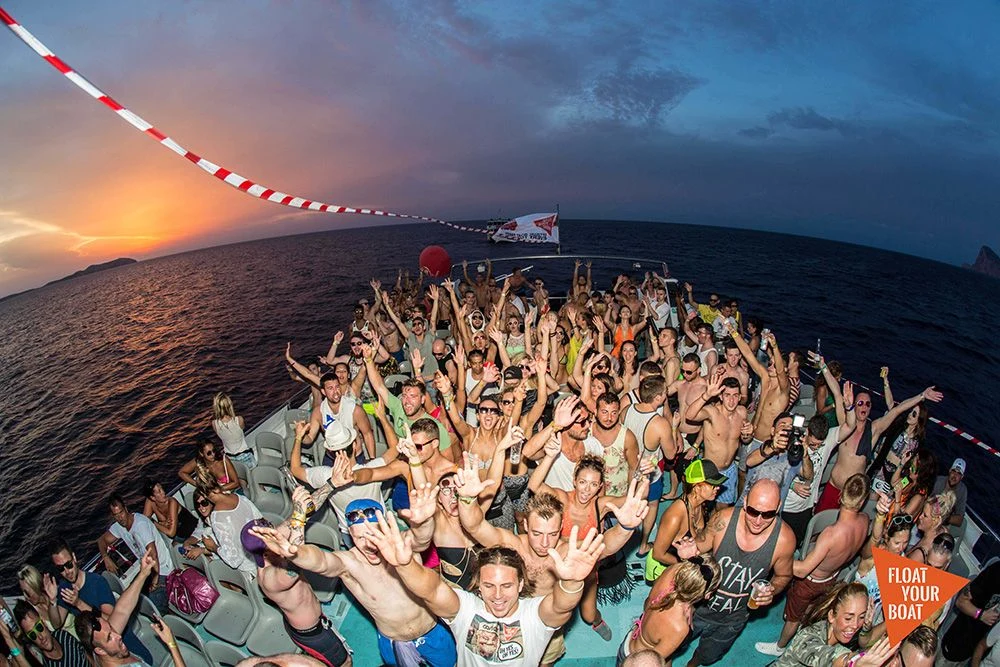 Girne Sunset & Night Boat Party: Teknede Gece Eğlencesi