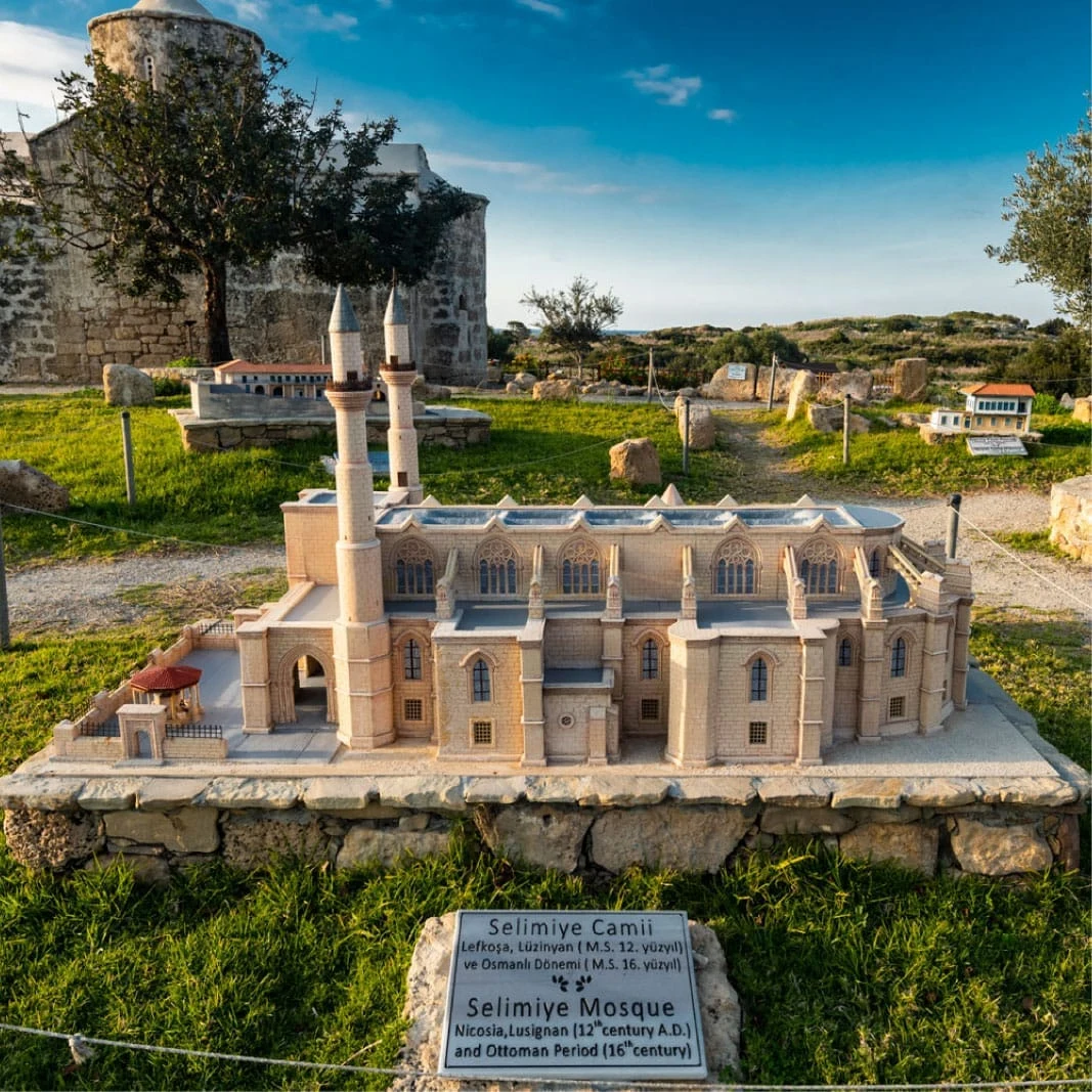 Girne Tatlısu Minia Kıbrıs (Minyatür Kıbrıs Eserleri Müzesi) İç Görsel 1