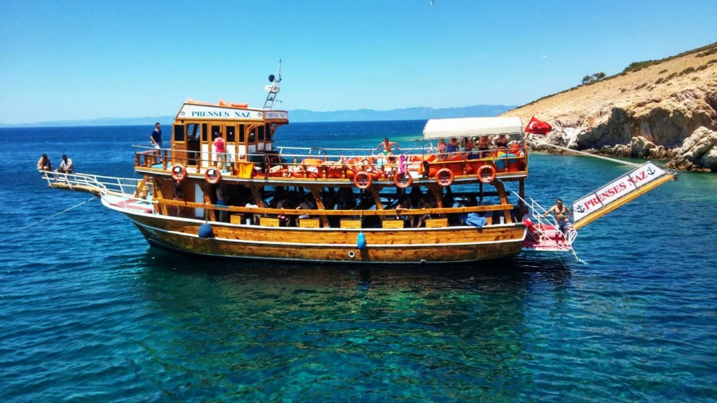 Girne Tekne Turu ve Gün Boyu Koy Gezileri Rehberi İç Görsel 1