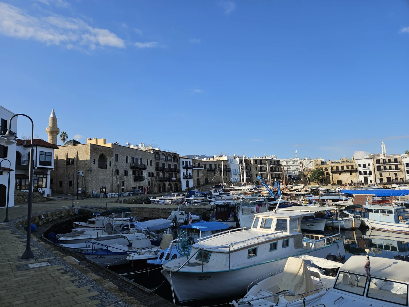 Girne Yat Limanı Otelleri Tesis Mimarisi ve Genel Atmosfer