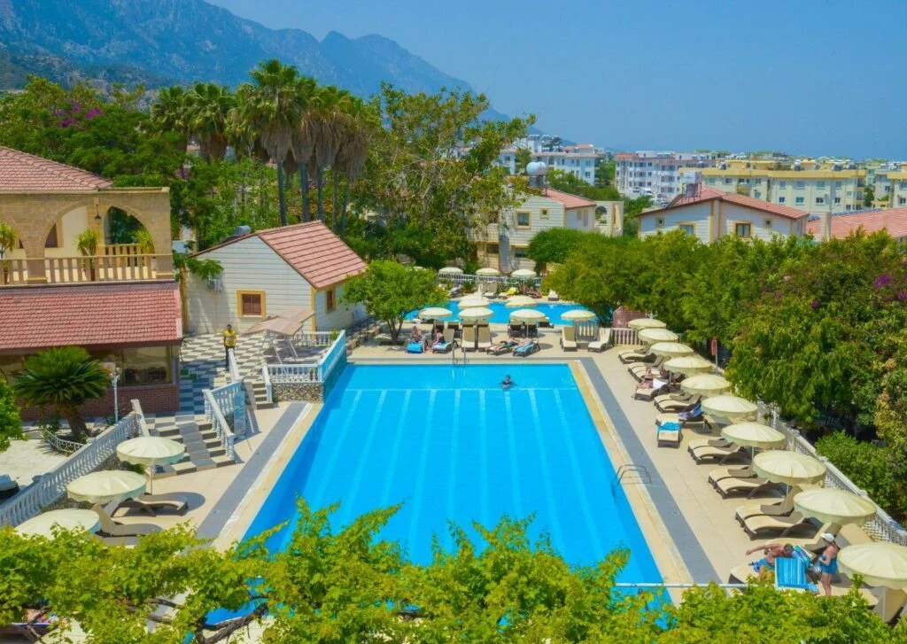 İskele Botanik Bahçeli ve Geniş Yeşil Alanlı Tatil Köyleri