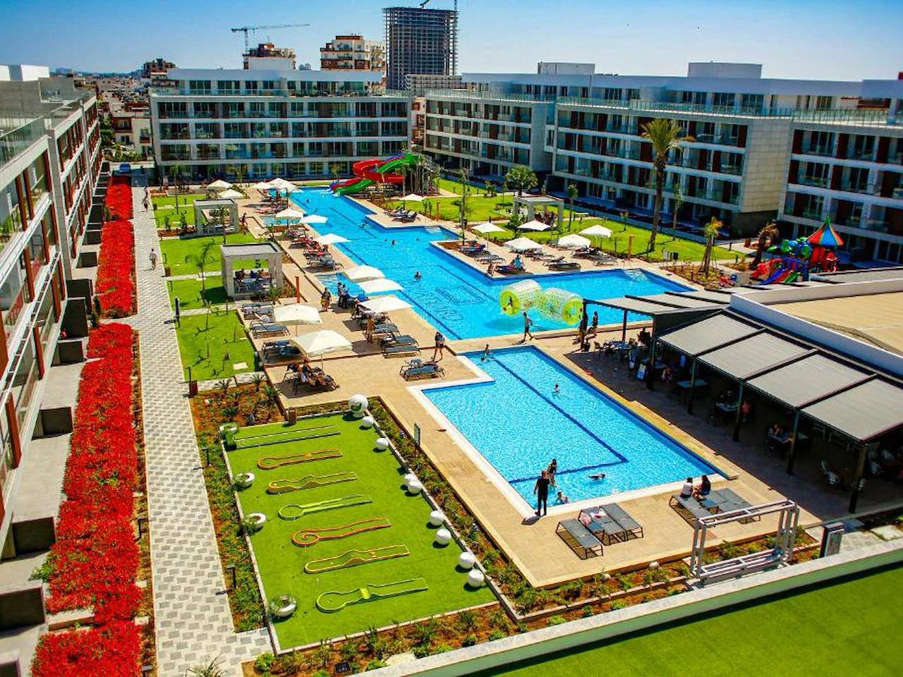 İskele Long Beach Gece Hayatı: Sahil Partileri ve Lounge Barlar - Mekan ve Gece Görseli