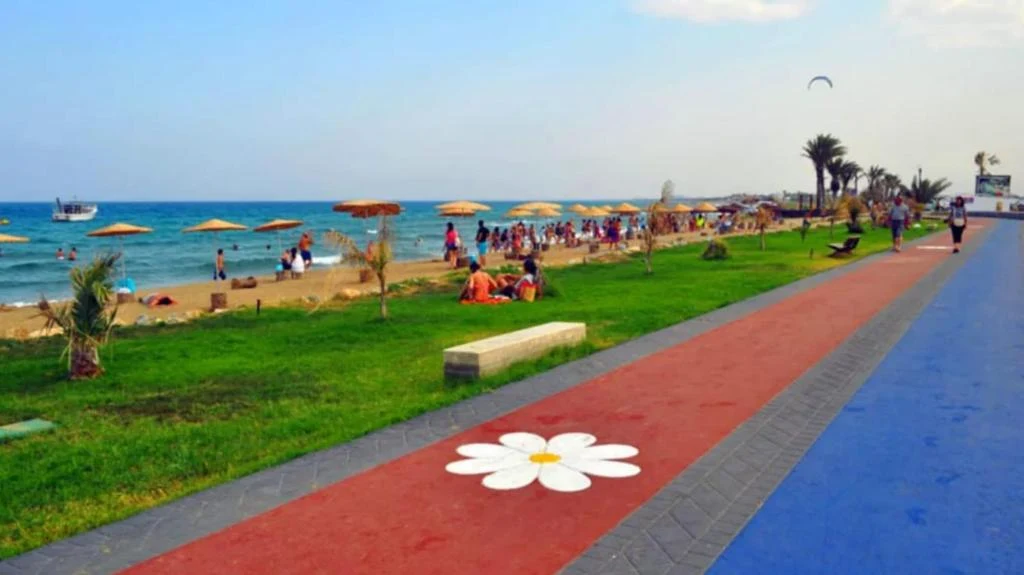 İskele Long Beach Yürüyüş ve Bisiklet Parkuruna Yakın Tesisler