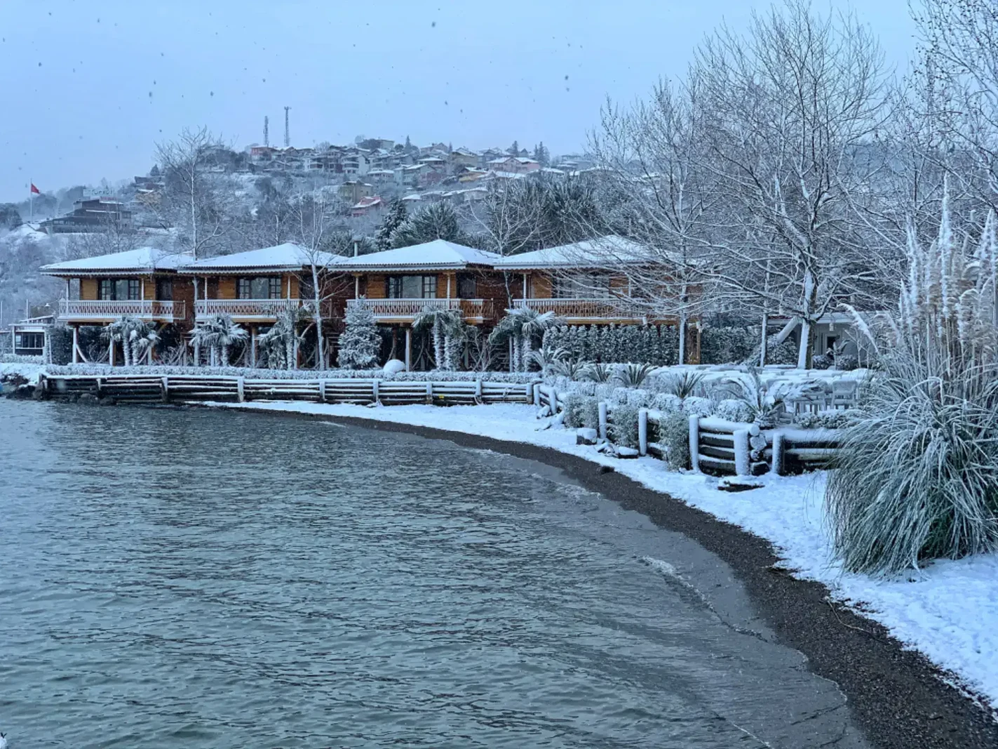 İskele Sakin Koy Otelleri Havuz ve Güneşlenme Terasları