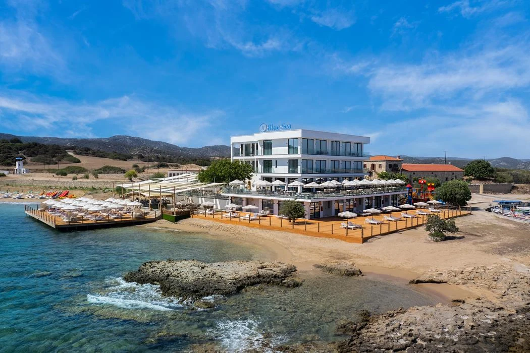 Karpaz Blue Sea Harbor Beach (Manastır Yakını Koy)