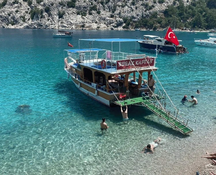 Karpaz Tekne Turları ve Bakir Koy Yüzme Deneyimi
