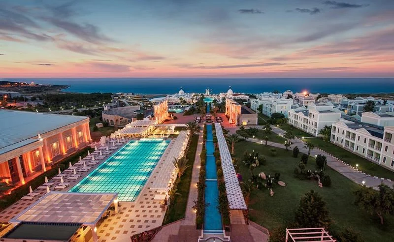 Kaya Artemis Resort Hotel Havuz ve Sahil