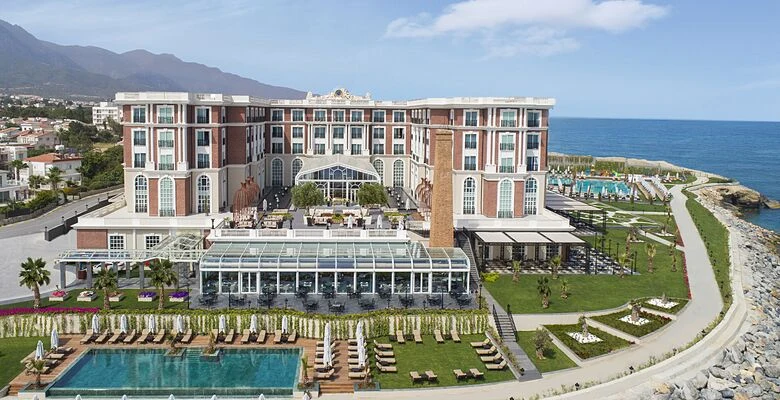 Kaya Palazzo Deniz Üstü Özel Ahşap İskele Cabana Hizmeti