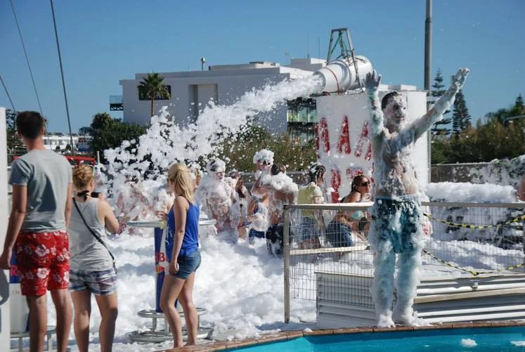 Kıbrıs Beach Club Köpük Partileri (Foam Parties) Rehberi