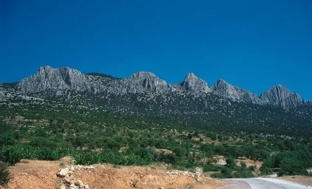 Kıbrıs Efsaneleri: Beşparmak Dağları ve Parmak İzi Hikâyesi