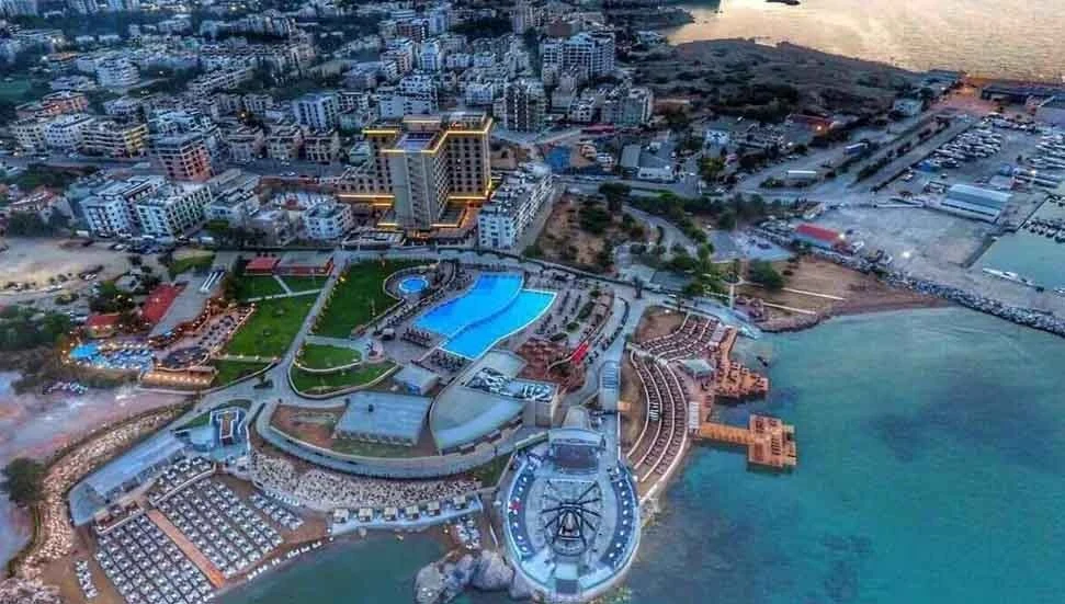 Kıbrıs'ta Gece Çıkarken Yanınıza Almanız Gerekenler Rehberi - Mekan ve Gece Görseli