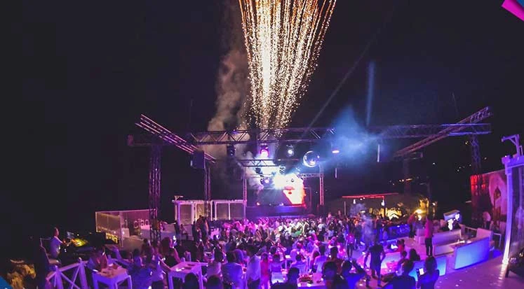 Kıbrıs Gece Hayatında Bistro ve VIP Loca Fiyatları 2026 - Mekan ve Gece Görseli