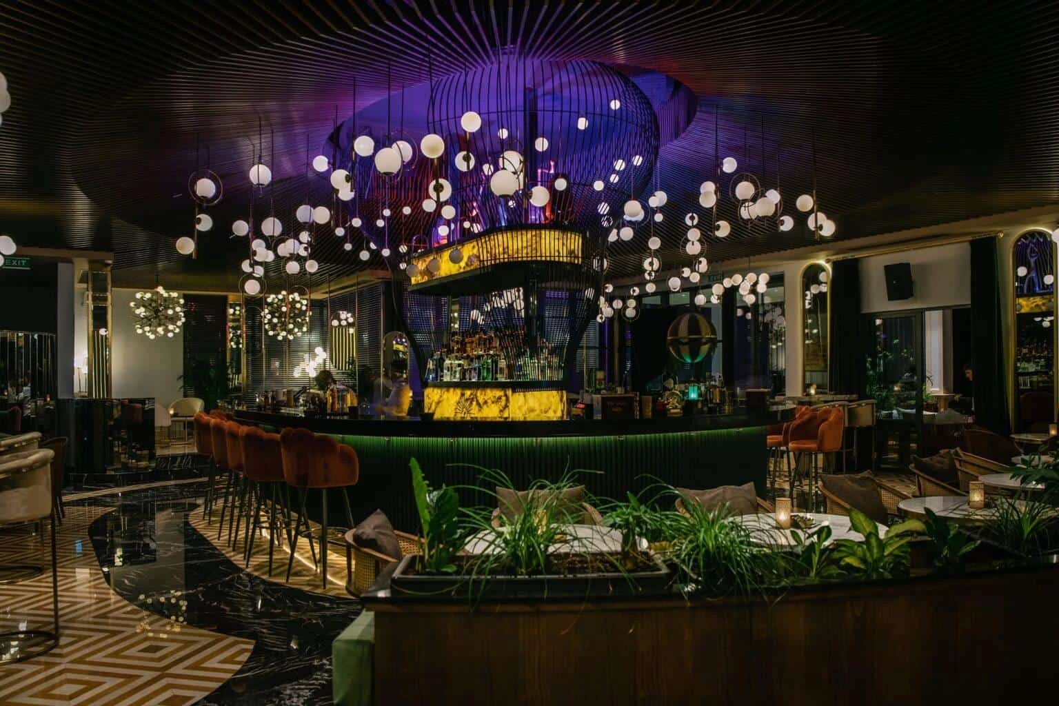 Kıbrıs Gece Hayatında Bistro ve VIP Loca Fiyatları 2026 - Atmosfer ve Eğlence