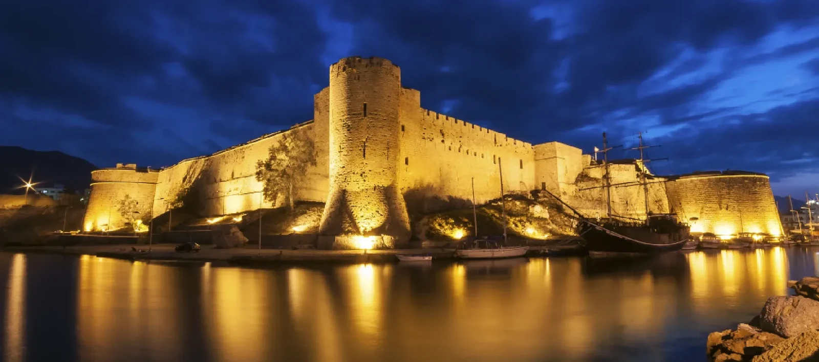 Kıbrıs Gece Kulüplerinde Dam (Eşli Giriş) Şartı Var mı? - Atmosfer ve Eğlence