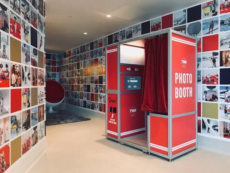 Kıbrıs Gece Kulüplerinde Fotoğraf Çektirme Noktaları (Photo Booth) - Mekan ve Gece Görseli