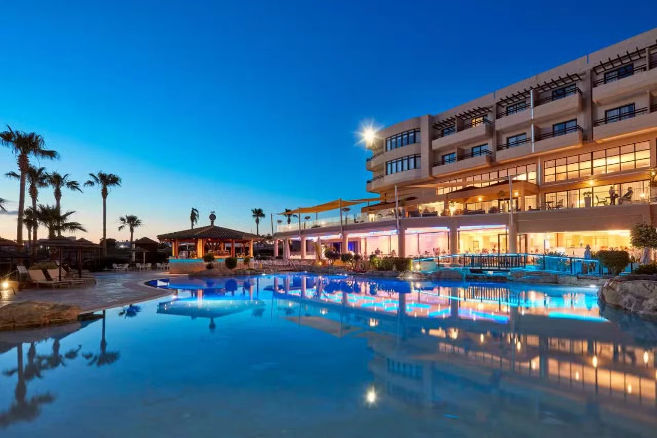 Kıbrıs Gece Kulüplerinde Havuz Başı Partileri (Pool Parties) - Mekan ve Gece Görseli