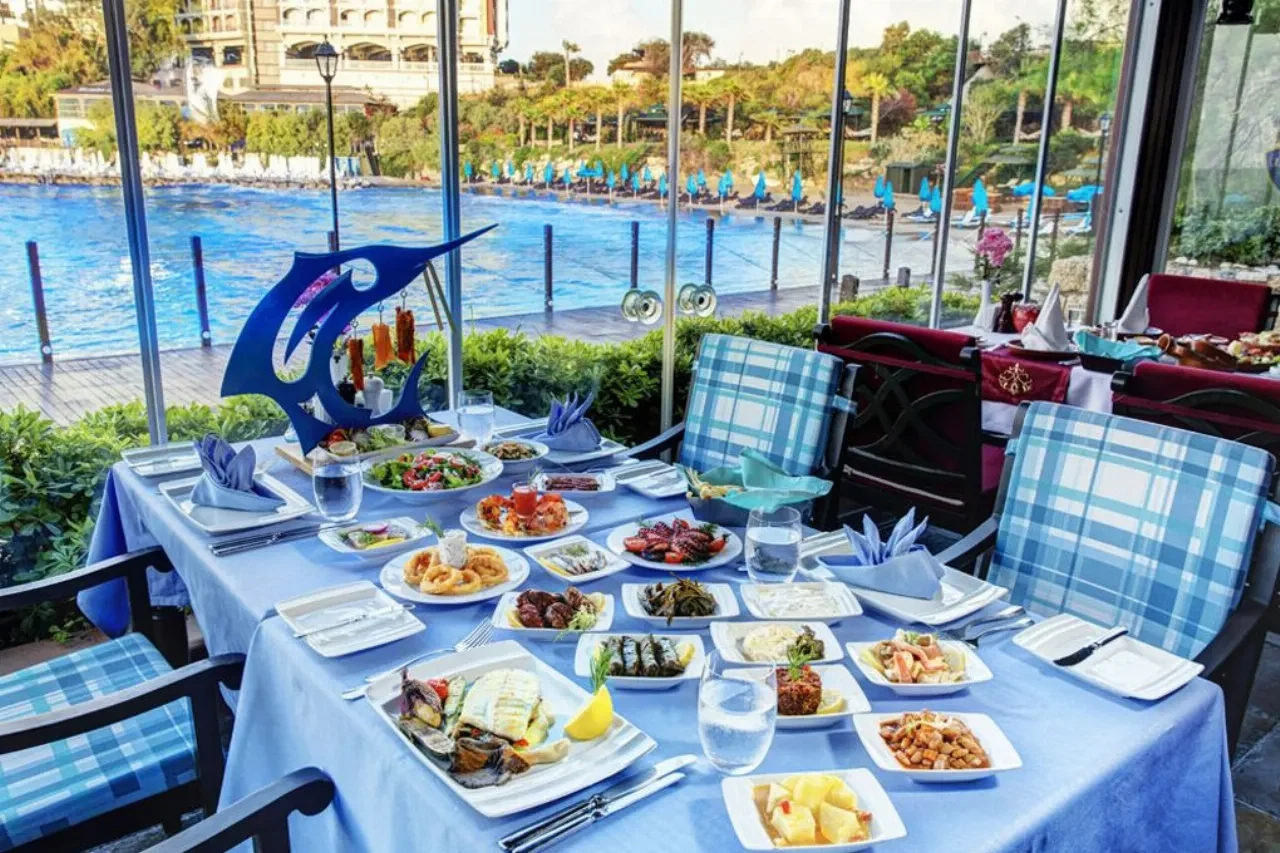 Kıbrıs Gece Kulüplerinde Premium İçecek Seçenekleri ve Servisi