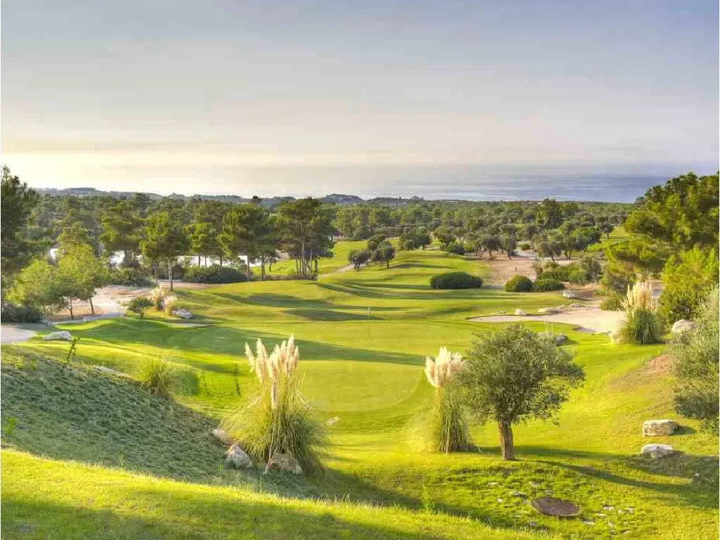 Kıbrıs Golf Resort Otelleri Tesis Mimarisi ve Genel Atmosfer