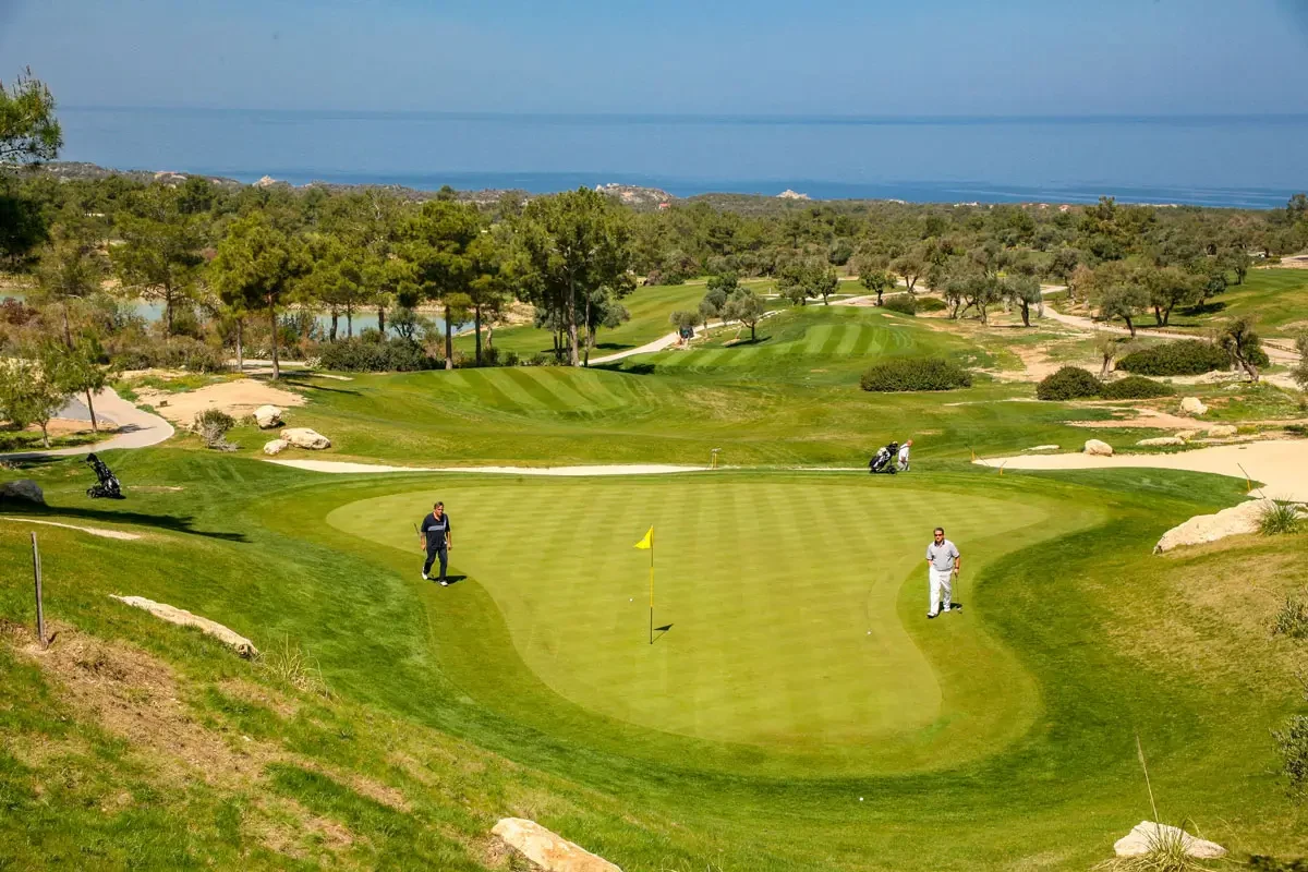 Kıbrıs Golf Sahası İçi Lüks Resort ve Konaklama İmkânları