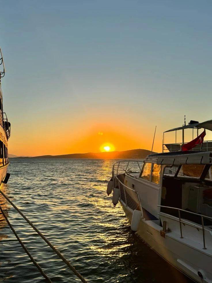 Gün Batımı Manzaralı Sahil Otelleri Havuz ve Güneşlenme Terasları