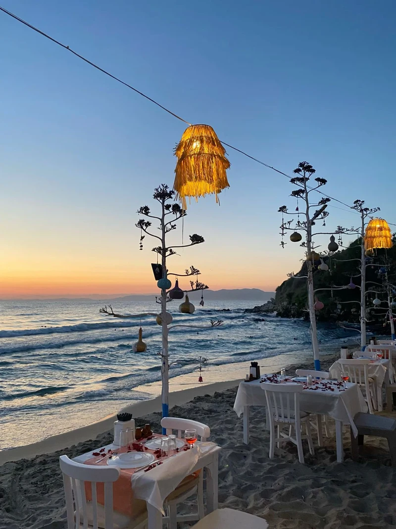 Gurme Restoranlı Oteller Havuz ve Güneşlenme Terasları